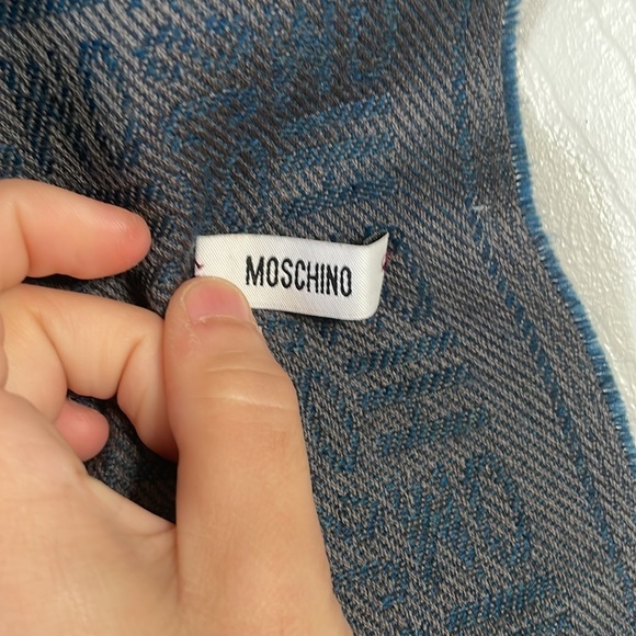 Vintage moschino logo print scarf - Picture 3 of 7